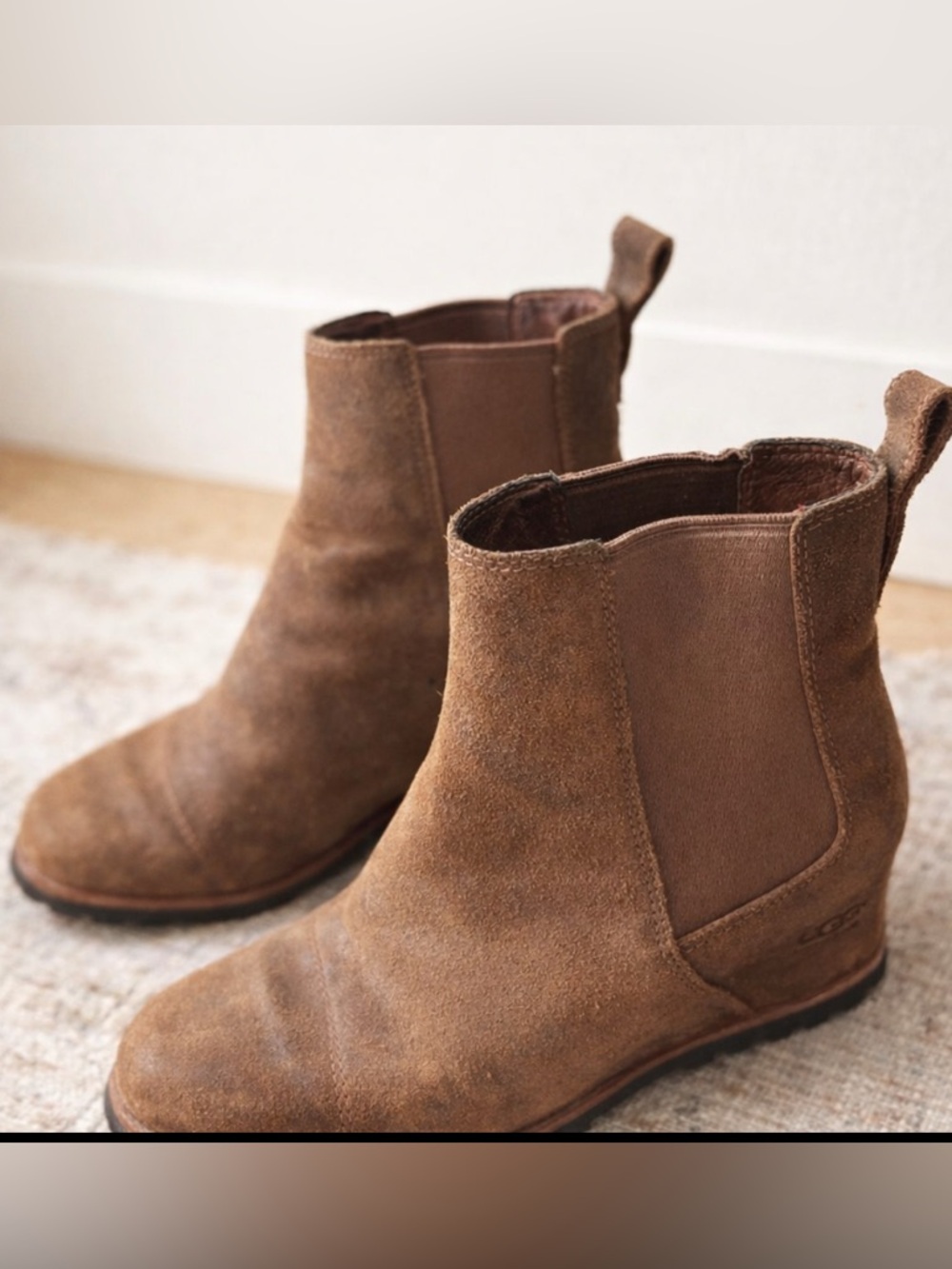 UGG  Pax Hidden Wedge  Boots Women's Suede Brown Waterproof. Size 9 (39)